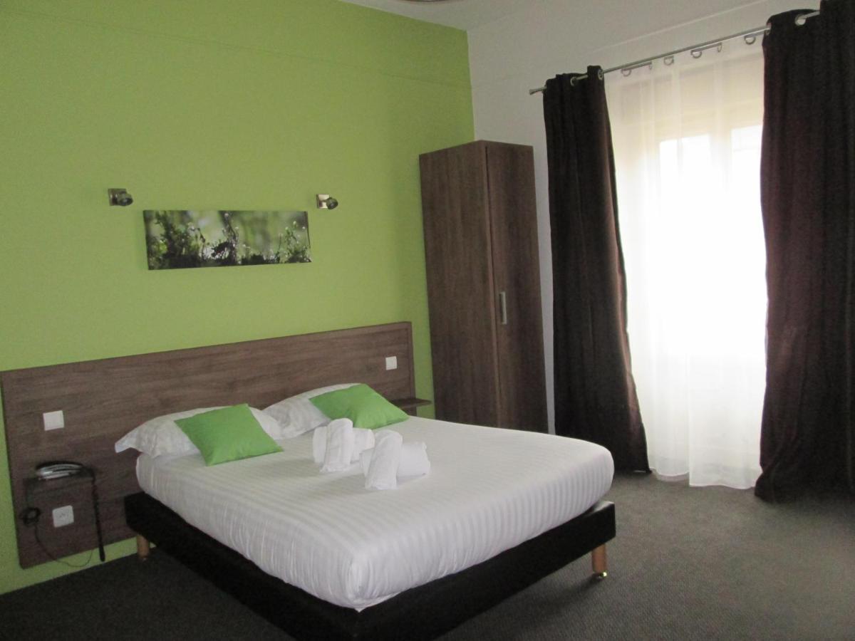 Logis Hostellerie Du Cheval Blanc Сент-Мор-де-Тур Экстерьер фото