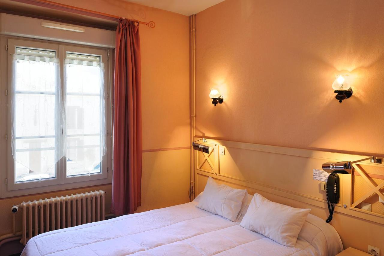 Logis Hostellerie Du Cheval Blanc Сент-Мор-де-Тур Экстерьер фото