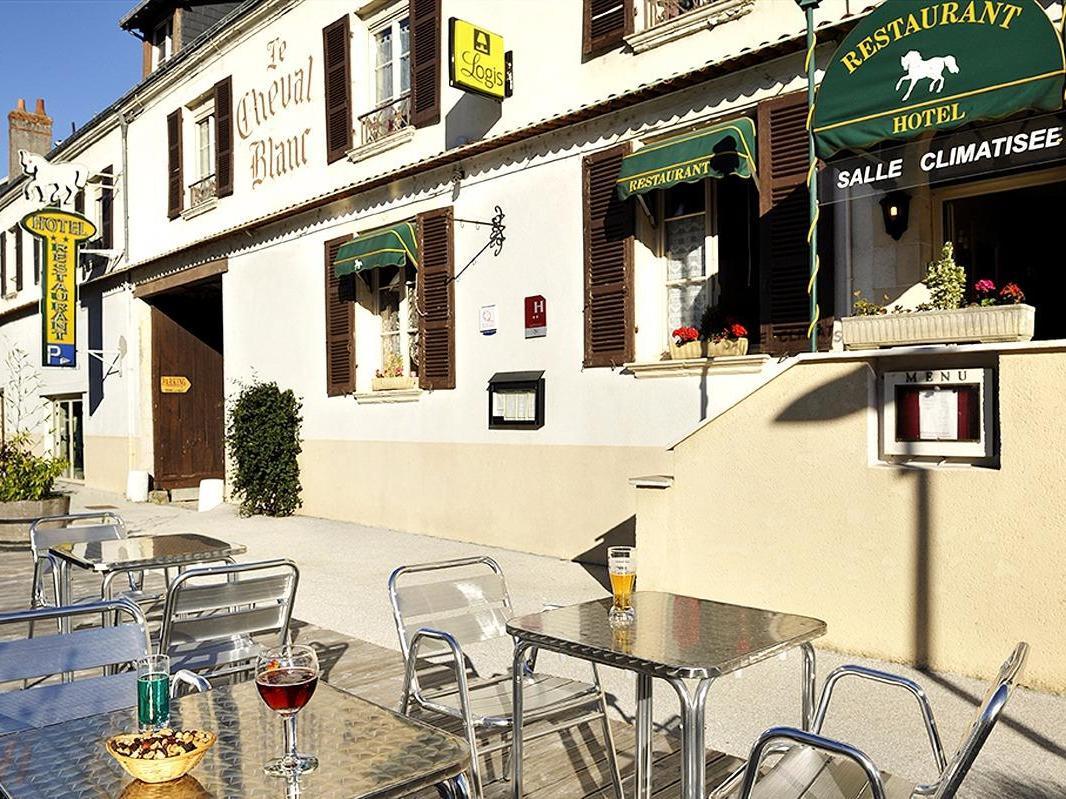 Logis Hostellerie Du Cheval Blanc Сент-Мор-де-Тур Экстерьер фото